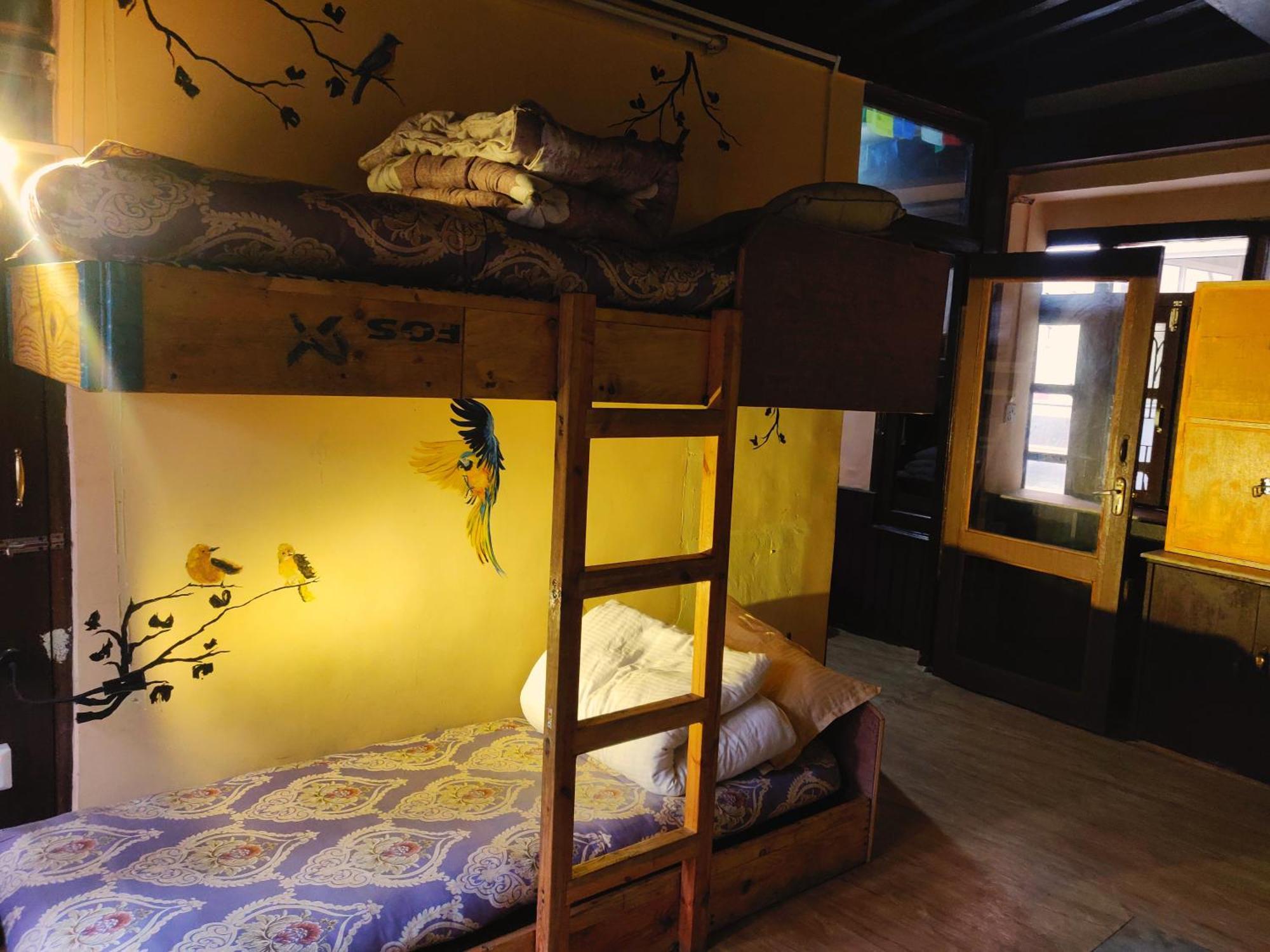 Yog Hostel Катманду Номер фото